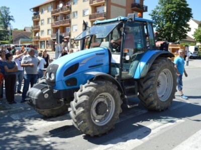 Utrka traktorima na Festivalu graševine 2014. u Kutjevu