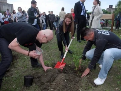 Davorin Bogović i Martina Zubičić u akciji Urbani vrtovi
