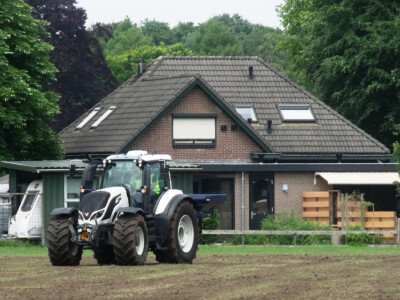 Valtra i jedna uobičajena nizozemska kuća