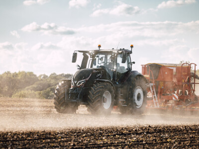 Valtra Q 305 s velikim Q za kvalitetu