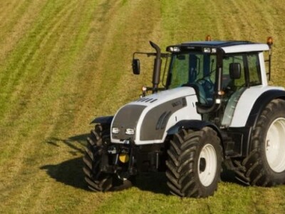 Traktor Valtra Versu