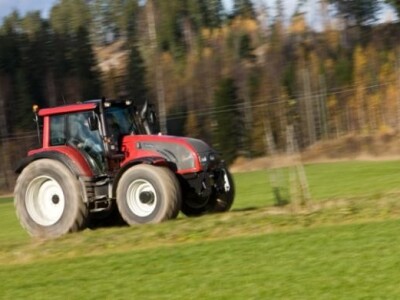 Traktor Valtra Versu