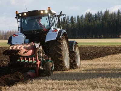 Traktor Valtra Versu