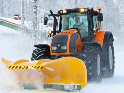 Traktor Valtra Versu