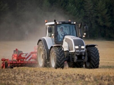 Traktor Valtra Versu