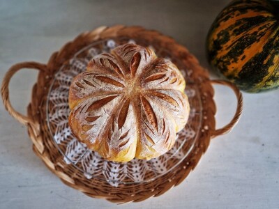 Vanja Vukadinović - izrada kruha s domaćim kvascem Vanja Vukadinović - izrada kruha s domaćim kvascem