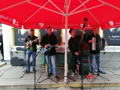 varaždinski likovni umjetnici slikali su na varaždinskom placu varaždinski likovni umjetnici slikali su na varaždinskom placu