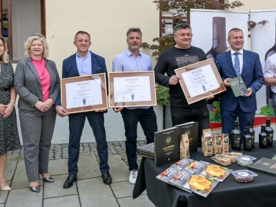 Varaždinsko bučino ulje nagrađeno je zlatnim medaljama na Monde Selectionu u Bruxellesu Varaždinsko bučino ulje nagrađeno je zlatnim medaljama na Monde Selectionu u Bruxellesu
