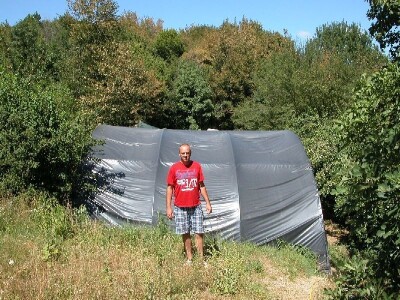 Vedran Pezelj ispred natkrivenih bazena humusa