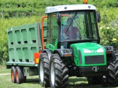 Traktor Ferrari Vega V85/V95