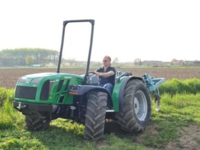 Traktor Ferrari Vega SDT V85/V95