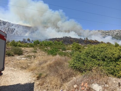 Veliki požar kod Kaštel Sućurca: gorjela borova šuma
