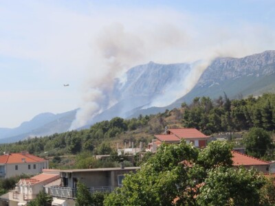 Veliki požar kod Kaštel Sućurca: gorjela borova šuma