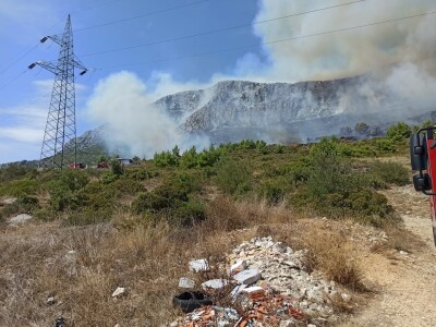 Veliki požar kod Kaštel Sućurca: gorjela borova šuma