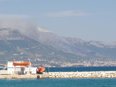 Veliki požar kod Kaštel Sućurca: gorjela borova šuma