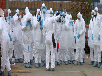 Mobilne veterinarske ekipe pre ulaska na zaražena gazdinstva i sprovođenja mera Mobilne veterinarske ekipe pre ulaska na zaražena gazdinstva i sprovođenja mera