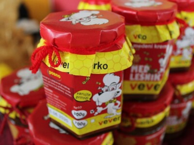 Veverko, livadski med sa lešnicima