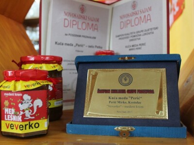 Veverko, livadski med sa lešnicima