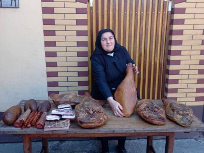 Kuhanje Uskrsne šunke u obitelji Živić iz Sikirevaca