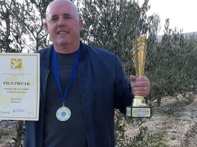 POVENJAK 2019 - Mario Buterin pobjedio dr. Vlatković maslinarsku elitu Istre POVENJAK 2019 - Mario Buterin pobjedio dr. Vlatković maslinarsku elitu Istre