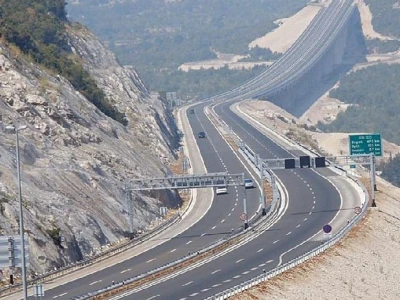 Moderni vijadukt Kotesi preko Buninskog polja nadomak Vrgorca, spojnica autoceste - Zagreb-Dugopolje-Dubrovnik