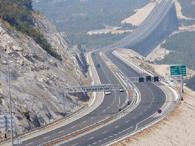 Moderni vijadukt Kotesi preko Buninskog polja nadomak Vrgorca, spojnica autoceste - Zagreb-Dugopolje-Dubrovnik Moderni vijadukt Kotesi preko Buninskog polja nadomak Vrgorca, spojnica autoceste - Zagreb-Dugopolje-Dubrovnik