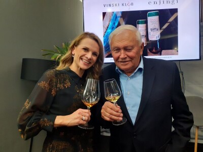 Vina Enjingi Vina Enjingi