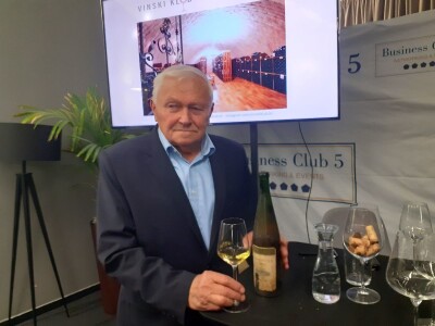 Vina Enjingi Vina Enjingi