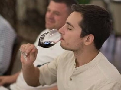 VIna Matić  - obiteljski brend  u kojem sudjeluju svi od najstarijih do najmlađih VIna Matić  - obiteljski brend  u kojem sudjeluju svi od najstarijih do najmlađih