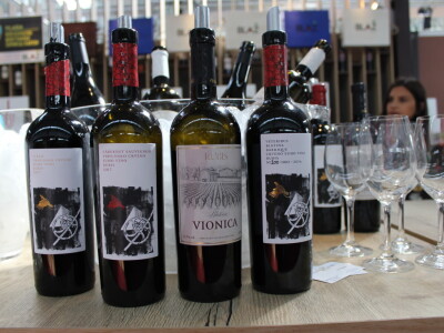 Vina Rubis, Oliver Mandarić