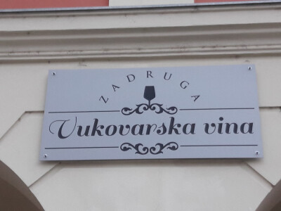 Ploča s nazivom zadruge Ploča s nazivom zadruge