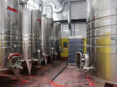 Vinarija Terra Madre, Komarna