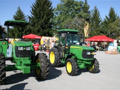 John Deere traktori za voćare i vinogradare
