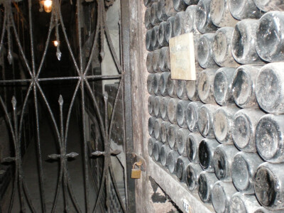 U Vinskom arhivu pohranjeno je 7.000 boca vina