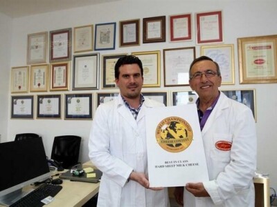 Visoko priznanje obiteljskoj sirani Gligora (otac Ivan i sin Šime)