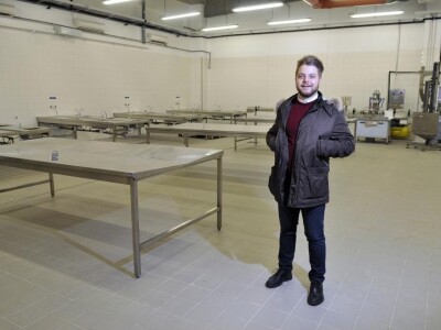 Vlasnik tvornice za preradu ribe u radnoj zoni Prisika Općine Muć mladi poduzetnik Cristan Serio