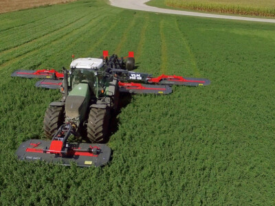 SIP kosilice na Van Loon farmi