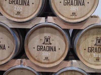 Voćnjak i destilerija u Grkovcima Voćnjak i destilerija u Grkovcima