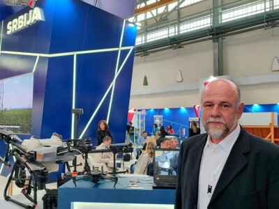 Vrhunska tehnologija sadašnjost poljoprivrede Vrhunska tehnologija sadašnjost poljoprivrede