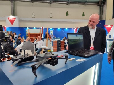 Vrhunska tehnologija sadašnjost poljoprivrede Vrhunska tehnologija sadašnjost poljoprivrede