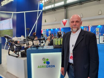 Vrhunska tehnologija sadašnjost poljoprivrede Vrhunska tehnologija sadašnjost poljoprivrede