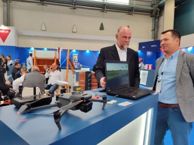 Vrhunska tehnologija sadašnjost poljoprivrede Vrhunska tehnologija sadašnjost poljoprivrede