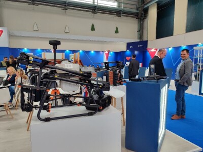 Vrhunska tehnologija sadašnjost poljoprivrede Vrhunska tehnologija sadašnjost poljoprivrede