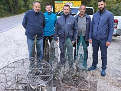 Čišćenje rijeke Cetine od vrša Čišćenje rijeke Cetine od vrša