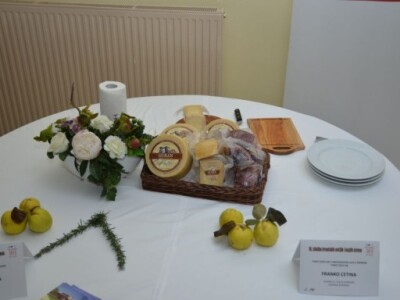 Pobjednički tvrdi ovčji sir u teranu s klinčićima, proizvođača Franka Cetine iz Gurana