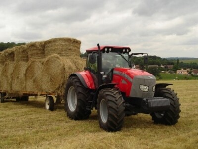 Traktor McCormick XTX