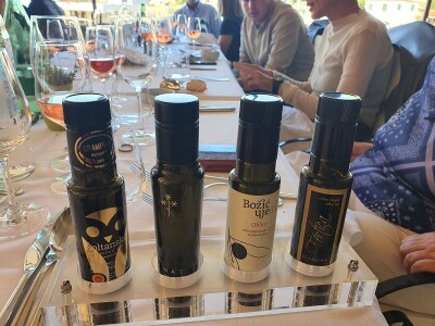 Za i protiv: Treba li naplaćivati maslinovo ulje u restoranima? Za i protiv: Treba li naplaćivati maslinovo ulje u restoranima?