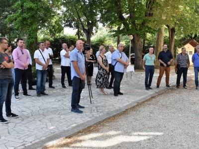 Zadarski župan Longin okupio i darivao uspješne vinare, sirare i maslinare Zadarski župan Longin okupio i darivao uspješne vinare, sirare i maslinare