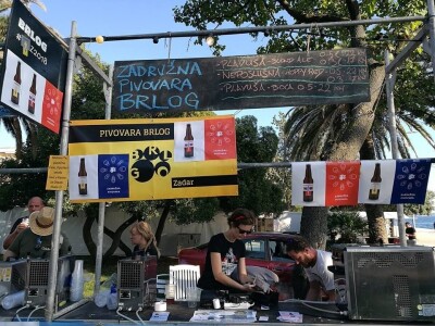 Zadružno pivo: Svi bi Plavušu i neposlušnu iz Brloga!