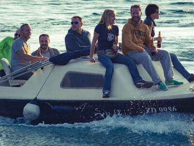 Zadružno pivo: Svi bi Plavušu i neposlušnu iz Brloga!